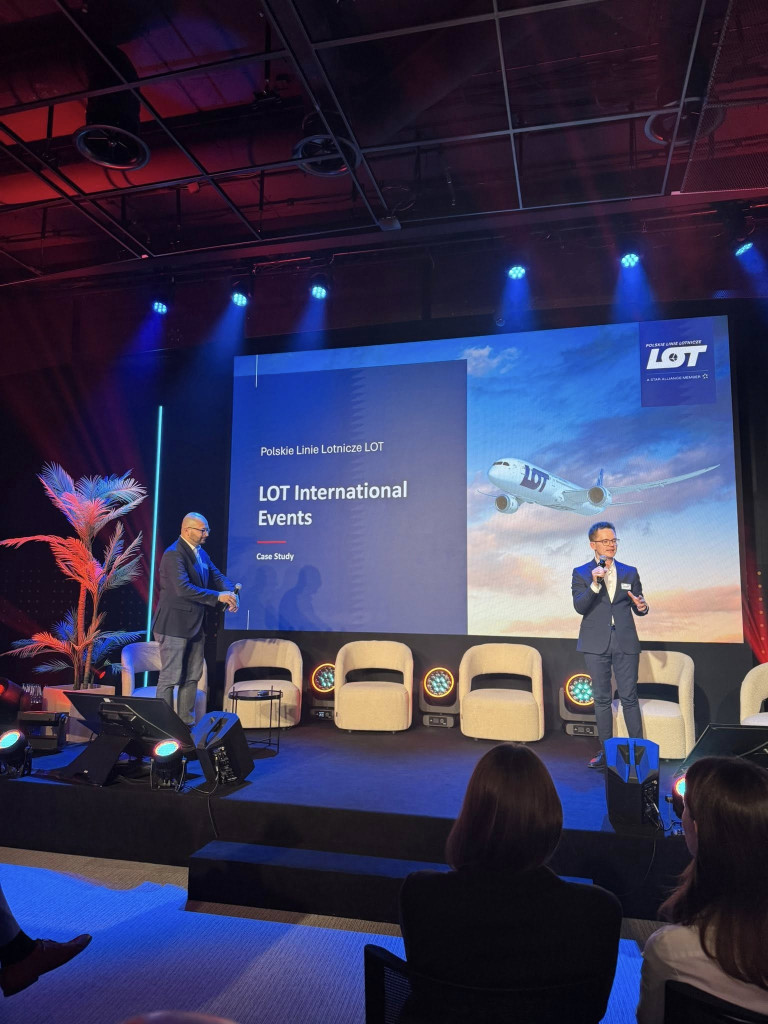 lot-prezentacja.jpg lot-prezentacja.jpg