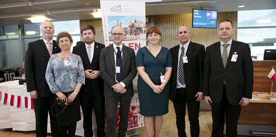 Symbolicznej inauguracji połączenia na lotnisku Oslo Gardermoen, w obecności ponad 100 pasażerów samolotu odlatującego do Warszawy, dokonali ambasador RP w Oslo Iwona Woicka-Żuławska,  Adrian Kubicki, rzecznik prasowy PLL LOT oraz przedstawiciele portu lotniczego.  