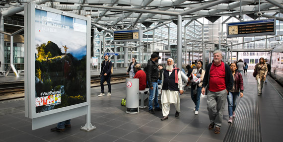Przed sezonem urlopowym, w maju, na największych dworcach kolejowych w Holandii, trwała kampania Polskiej Organizacji Turystycznej. 