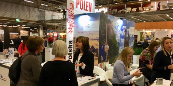 Polskie stoisko na targach senior w Sztokholmie