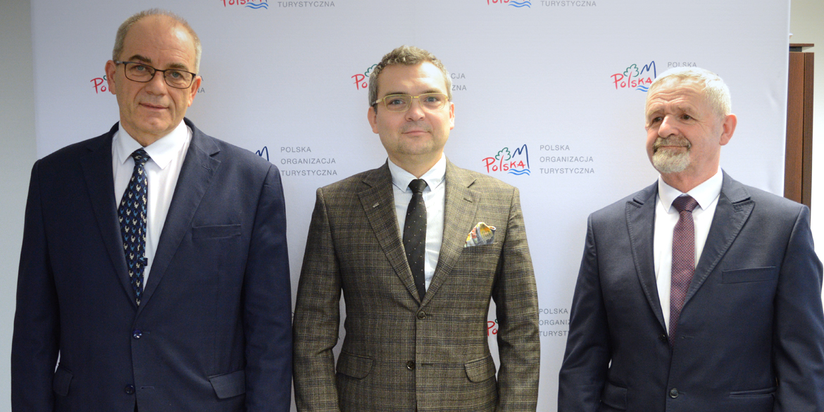 Wiceprezes POT Marcin Różycki, świętokrzyski kurator oświaty Kazimierz Mądzik i dyrektor Zbigniew Wojciechowski