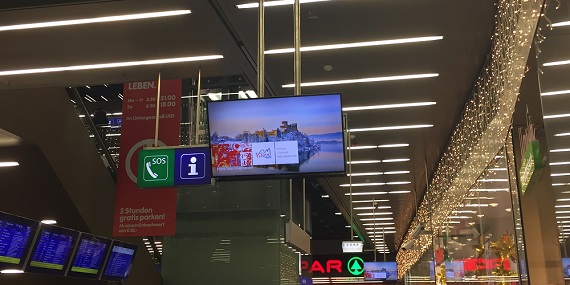 Reklama Czorsztyna na Dworcu Głównym w Wiedniu.