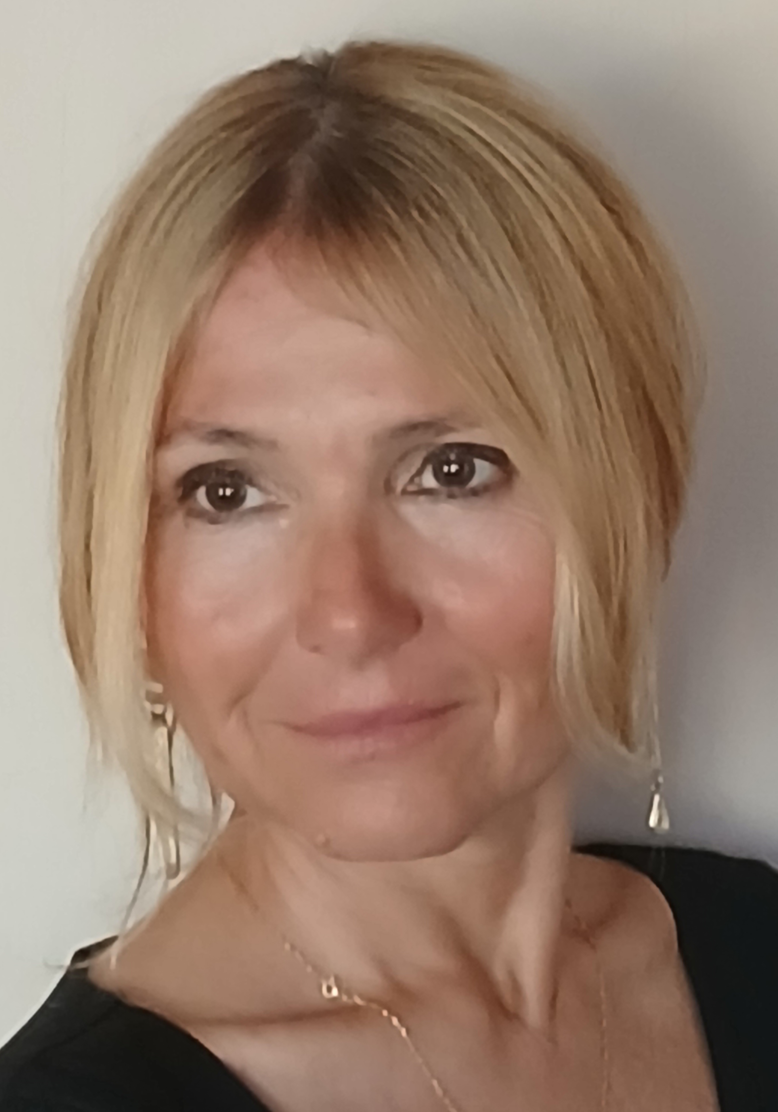 dr Bernadeta Hołderna-Mielcarek