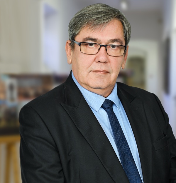 dr Bartłomiej Walas