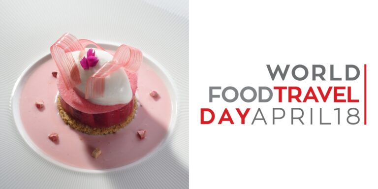 Rabarbar z lodami rozmarynowymi i sosem waniliowym, obok logo World Food Travel Day