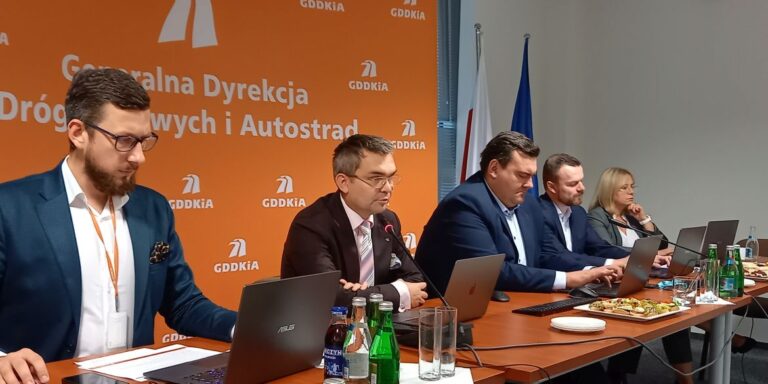 Wiceprezes POT Marcin Różycki na I Forum GDDKiA