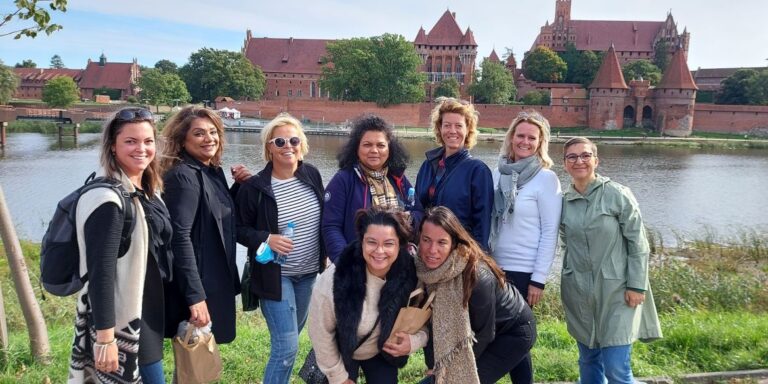 Agentki ze stowarzyszenia The Travel Club