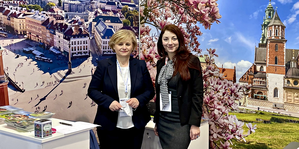 Dyrektor ZOPOT Rzym Barbara Minczewa (z prawej) na targach BTM 2022