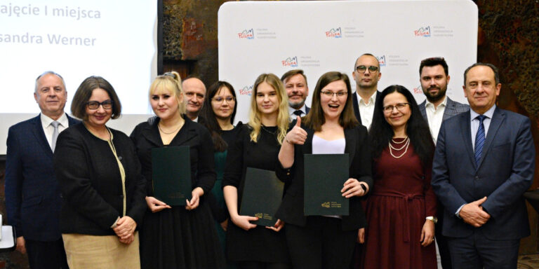 Laureaci konkursu Teraz Polska Turystyka z prezesem POT i wiceministrem sportu i turystyki