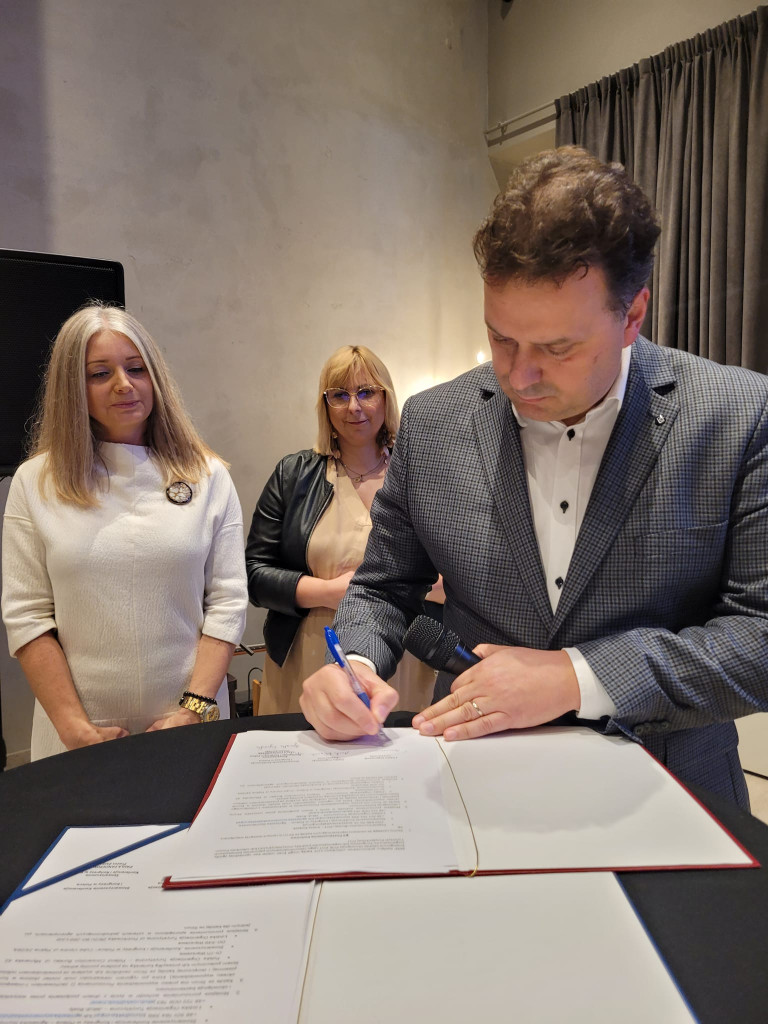 akp-lodzki-klub-ambasadorow-kongresow-polandcvb-podpisanie-porozumienia-01.jpg