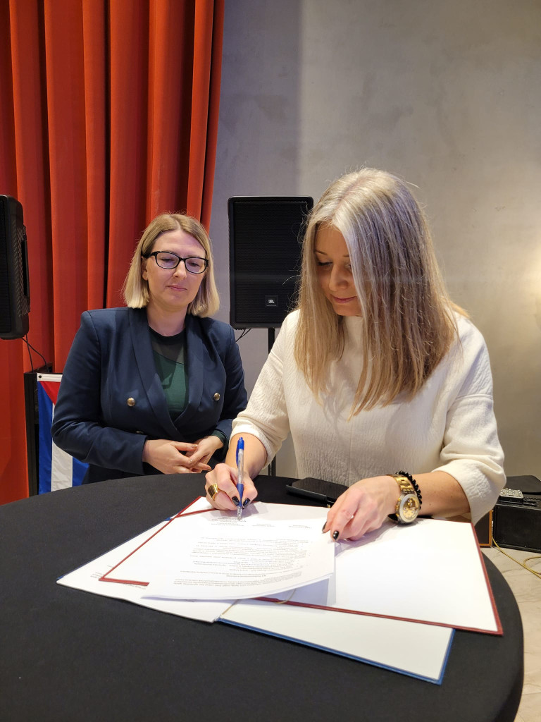 akp-lodzki-klub-ambasadorow-kongresow-polandcvb-podpisanie-porozumienia-02.jpg