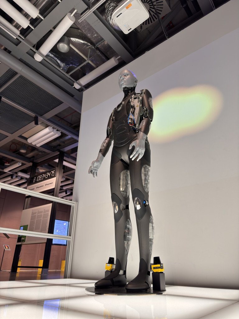 00-AMECA-humanoid-Copernicus-Science-Centre-Warsaw-polandcvb-07.jpg 00-AMECA-humanoid-Copernicus-Science-Centre-Warsaw-polandcvb-07.jpg