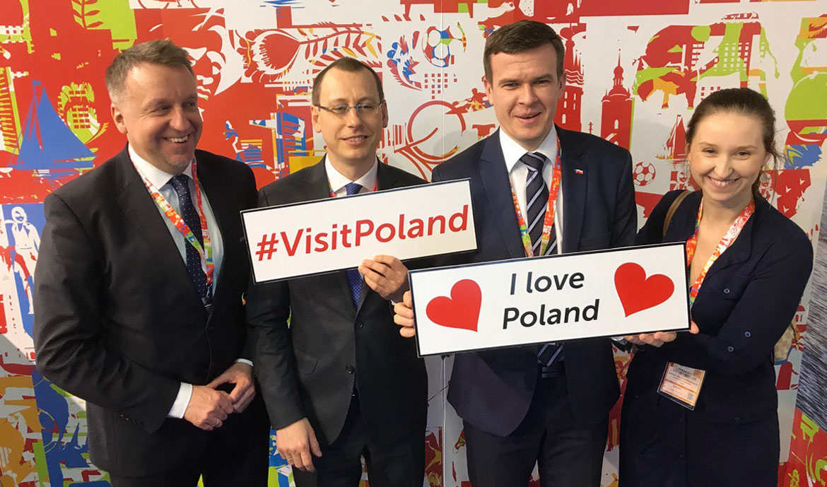 stoisko narodowe odwiedzili m.in. minister sportu i turystyki Witold Bańka, podsekretarz stanu w MSiT Dariusz Rogowski oraz prezes POT Robert Andrzejczyk foto zarzad - Kopia - Kopia.jpg