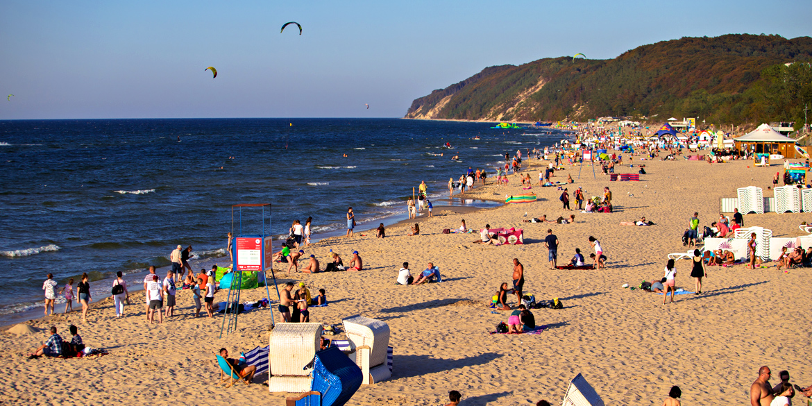Turyści nad Morzem Bałtyckim